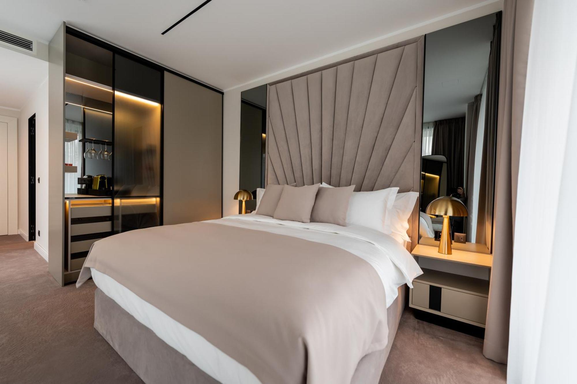 New Belgrade Premium Hotel Εξωτερικό φωτογραφία